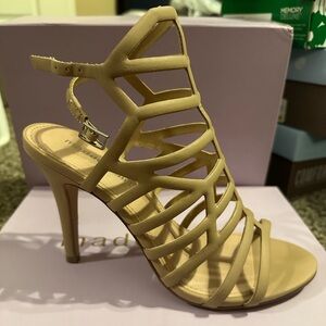 Madden Girl heals size 9